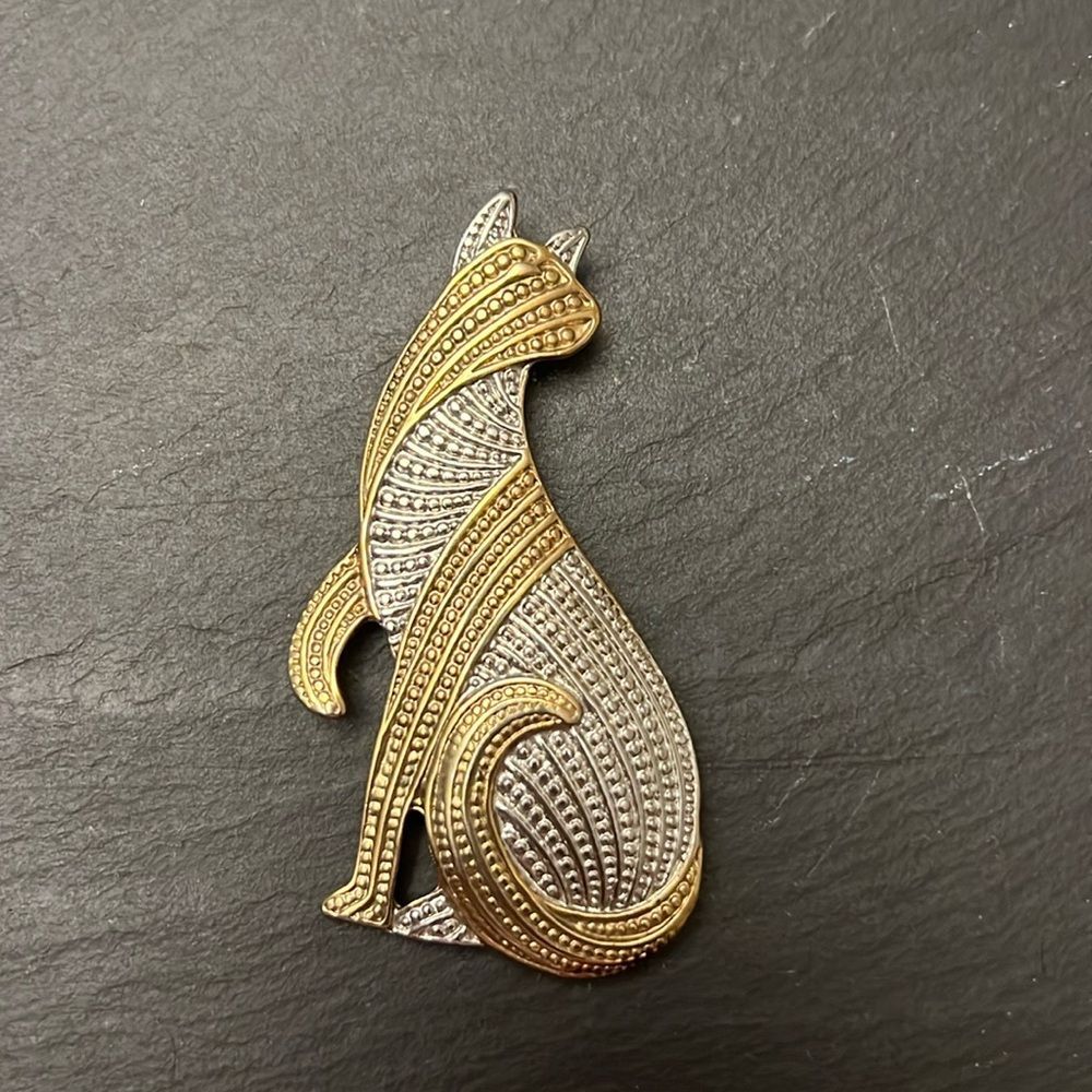 Vintage Gold/Silvertone Textured SITTING CAT Shape Pin Brooch